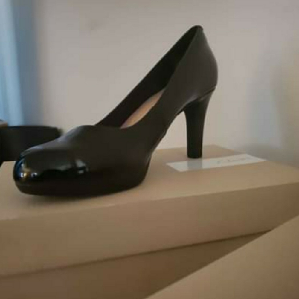 Clarks Adriel Viola Black Patent Platform Pumps